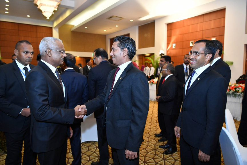 ޖޫން 8، 2019: އިންޑިއާގެ ބޮޑުވަޒީރު ނަރެންދުރަ މޯދީގެ ޝަރަފުގައި ރައީސުލްޖުމްހޫރިއްޔާގެ ދެކަނބަލުން ކުުރުނބާ ރިސޯޓްގައި ބޭއްވި ފުރަމާނަ ޖާފަތުގެ ތެރެއިން -- ފޮޓޯ/ ރައީސް އޮފީސް