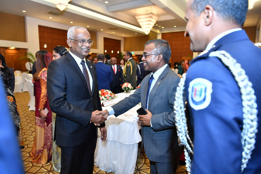 ޖޫން 8، 2019: އިންޑިއާގެ ބޮޑުވަޒީރު ނަރެންދުރަ މޯދީގެ ޝަރަފުގައި ރައީސުލްޖުމްހޫރިއްޔާގެ ދެކަނބަލުން ކުުރުނބާ ރިސޯޓްގައި ބޭއްވި ފުރަމާނަ ޖާފަތުގެ ތެރެއިން -- ފޮޓޯ/ ރައީސް އޮފީސް