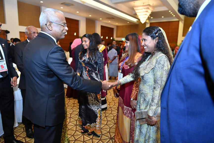 ޖޫން 8، 2019: އިންޑިއާގެ ބޮޑުވަޒީރު ނަރެންދުރަ މޯދީގެ ޝަރަފުގައި ރައީސުލްޖުމްހޫރިއްޔާގެ ދެކަނބަލުން ކުުރުނބާ ރިސޯޓްގައި ބޭއްވި ފުރަމާނަ ޖާފަތުގެ ތެރެއިން -- ފޮޓޯ/ ރައީސް އޮފީސް