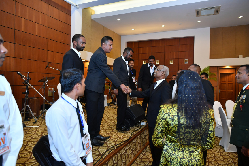 ޖޫން 8، 2019: އިންޑިއާގެ ބޮޑުވަޒީރު ނަރެންދުރަ މޯދީގެ ޝަރަފުގައި ރައީސުލްޖުމްހޫރިއްޔާގެ ދެކަނބަލުން ކުުރުނބާ ރިސޯޓްގައި ބޭއްވި ފުރަމާނަ ޖާފަތުގެ ތެރެއިން -- ފޮޓޯ/ ރައީސް އޮފީސް