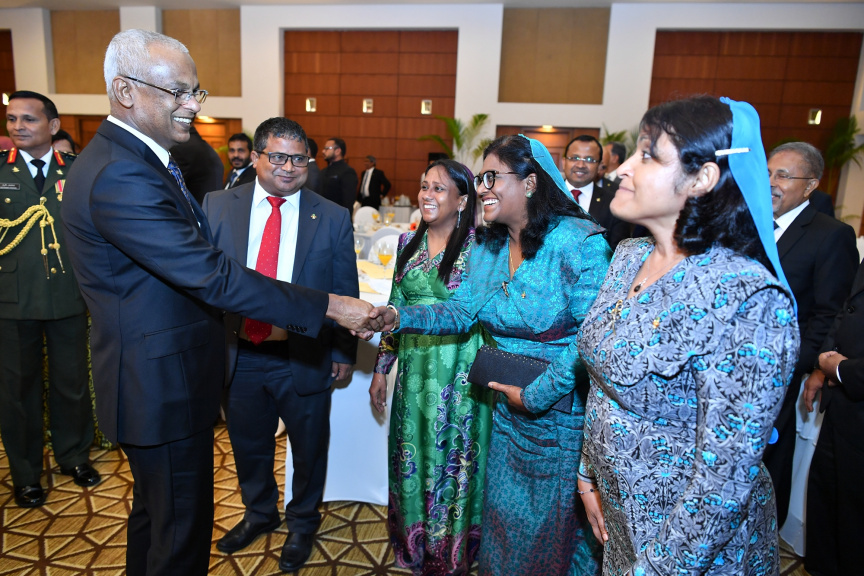 ޖޫން 8، 2019: އިންޑިއާގެ ބޮޑުވަޒީރު ނަރެންދުރަ މޯދީގެ ޝަރަފުގައި ރައީސުލްޖުމްހޫރިއްޔާގެ ދެކަނބަލުން ކުުރުނބާ ރިސޯޓްގައި ބޭއްވި ފުރަމާނަ ޖާފަތުގެ ތެރެއިން -- ފޮޓޯ/ ރައީސް އޮފީސް