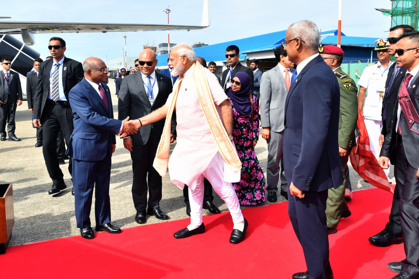 ޖޫން 9، 2019: އިންޑިއާގެ ބޮޑުވަޒީރު ނަރެންދުރަ މޯދީ ދިވެހިރާއްޖެއަށް ކުރެއްވި ރަސްމީ ދަތުރުފުޅު ނިންމަވާލެއްވުމަށްފަހު ފުރާވަޑައިގަތުން -- ފޮޓޯ/ ރައީސް އޮފީސް