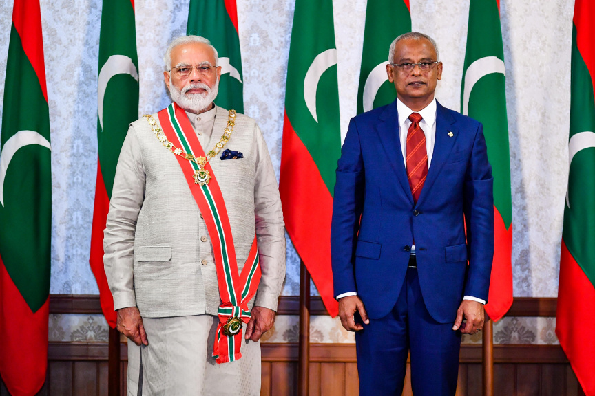 ޖޫން 8، 2019: ނިޝާން އިއްޒުއްދީނުގެ އިއްޒަތުގެ ވެރިކަމުގެ ލަޤަބް، އިންޑިއާގެ ބޮޑުވަޒީރު ނަރެންދުރަ މޯދީ އެރުވުމަށް ރައީސް އޮފީހުގައި ބޭއްވި ރަސްމިއްޔާތުގެ ތެރެއިން -- ފޮޓޯ/ ރައީސް އޮފީސް