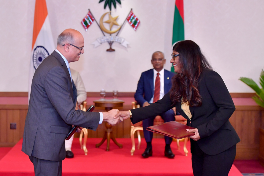 ޖޫން 8، 2019: ރާއްޖެއާއި އިންޑިޔާއާ ދެޤައުމުގެ ދެމެދުގައި ރަސްމީ ވާހަކަފުޅު ތަކާއި ދެޤައުމުގެ ދެމެދުގައި އެއްބަސްވުންތައް ބަދަލުކުރުމުގެ ރަސްމިއްޔާތުގެ ތެރެއިން -- ފޮޓޯ/ ރައީސް އޮފީސް