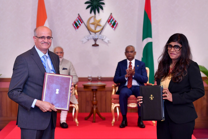 ޖޫން 8، 2019: ރާއްޖެއާއި އިންޑިޔާއާ ދެޤައުމުގެ ދެމެދުގައި ރަސްމީ ވާހަކަފުޅު ތަކާއި ދެޤައުމުގެ ދެމެދުގައި އެއްބަސްވުންތައް ބަދަލުކުރުމުގެ ރަސްމިއްޔާތުގެ ތެރެއިން -- ފޮޓޯ/ ރައީސް އޮފީސް