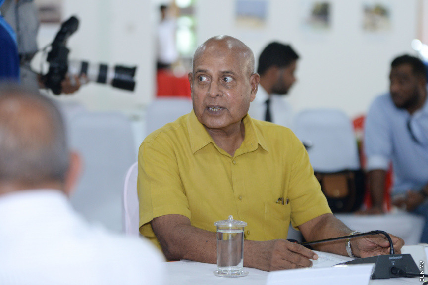 ޖޫން 13، 2019: ދުނިޔޭގެ ތިމާވެށި ދުވަހާ ގުޅުވައިގެން ރާއްޖޭގައި ބޭއްވި "ތާރީހުގެ ތެރެއިން ތިމާވެށީގެ ވަޒީރުން"ގެ ބައްދަލުވުމުގެ ތެރެއިން: މި ބައްދަލުވުމުގައި އެކި ޒަމާނުގައި ތިމާވެށީގެ ވަޒީރުކަން ކުރެއްވި ގިނަ ވަޒީރުންނާއި ރައީސް އިބްރާހިމް މުހައްމަދު ސޯލިހް ބައިވެރިވެ ވަޑައިގެންނެވި -- ސަން ފޮޓޯ/ ފަޔާޒު މޫސާ