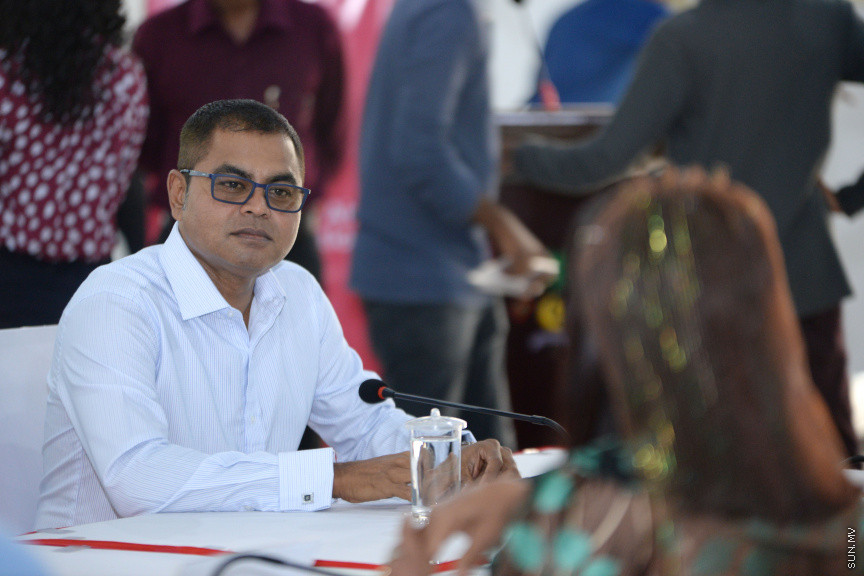 ޖޫން 13، 2019: ދުނިޔޭގެ ތިމާވެށި ދުވަހާ ގުޅުވައިގެން ރާއްޖޭގައި ބޭއްވި "ތާރީހުގެ ތެރެއިން ތިމާވެށީގެ ވަޒީރުން"ގެ ބައްދަލުވުމުގެ ތެރެއިން: މި ބައްދަލުވުމުގައި އެކި ޒަމާނުގައި ތިމާވެށީގެ ވަޒީރުކަން ކުރެއްވި ގިނަ ވަޒީރުންނާއި ރައީސް އިބްރާހިމް މުހައްމަދު ސޯލިހް ބައިވެރިވެ ވަޑައިގެންނެވި -- ސަން ފޮޓޯ/ ފަޔާޒު މޫސާ