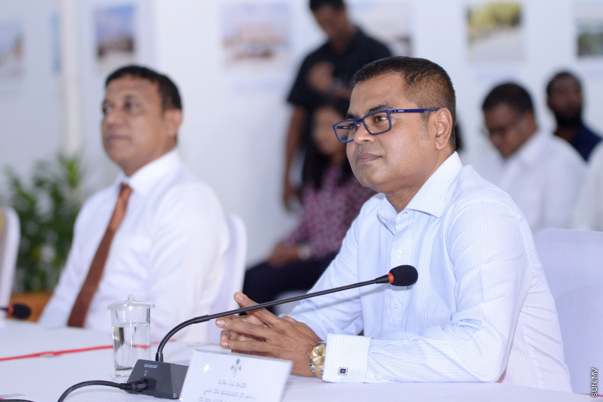 ޖޫން 13، 2019: ދުނިޔޭގެ ތިމާވެށި ދުވަހާ ގުޅުވައިގެން ރާއްޖޭގައި ބޭއްވި "ތާރީހުގެ ތެރެއިން ތިމާވެށީގެ ވަޒީރުން"ގެ ބައްދަލުވުމުގެ ތެރެއިން: މި ބައްދަލުވުމުގައި އެކި ޒަމާނުގައި ތިމާވެށީގެ ވަޒީރުކަން ކުރެއްވި ގިނަ ވަޒީރުންނާއި ރައީސް އިބްރާހިމް މުހައްމަދު ސޯލިހް ބައިވެރިވެ ވަޑައިގެންނެވި -- ސަން ފޮޓޯ/ ފަޔާޒު މޫސާ