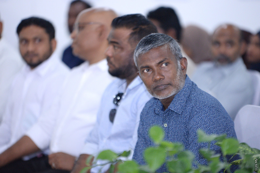 ޖޫން 13، 2019: ދުނިޔޭގެ ތިމާވެށި ދުވަހާ ގުޅުވައިގެން ރާއްޖޭގައި ބޭއްވި "ތާރީހުގެ ތެރެއިން ތިމާވެށީގެ ވަޒީރުން"ގެ ބައްދަލުވުމުގެ ތެރެއިން: މި ބައްދަލުވުމުގައި އެކި ޒަމާނުގައި ތިމާވެށީގެ ވަޒީރުކަން ކުރެއްވި ގިނަ ވަޒީރުންނާއި ރައީސް އިބްރާހިމް މުހައްމަދު ސޯލިހް ބައިވެރިވެ ވަޑައިގެންނެވި -- ސަން ފޮޓޯ/ ފަޔާޒު މޫސާ