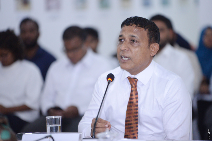 ޖޫން 13، 2019: ދުނިޔޭގެ ތިމާވެށި ދުވަހާ ގުޅުވައިގެން ރާއްޖޭގައި ބޭއްވި "ތާރީހުގެ ތެރެއިން ތިމާވެށީގެ ވަޒީރުން"ގެ ބައްދަލުވުމުގެ ތެރެއިން: މި ބައްދަލުވުމުގައި އެކި ޒަމާނުގައި ތިމާވެށީގެ ވަޒީރުކަން ކުރެއްވި ގިނަ ވަޒީރުންނާއި ރައީސް އިބްރާހިމް މުހައްމަދު ސޯލިހް ބައިވެރިވެ ވަޑައިގެންނެވި -- ސަން ފޮޓޯ/ ފަޔާޒު މޫސާ