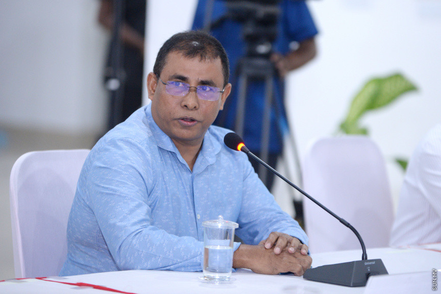 ޖޫން 13، 2019: ދުނިޔޭގެ ތިމާވެށި ދުވަހާ ގުޅުވައިގެން ރާއްޖޭގައި ބޭއްވި "ތާރީހުގެ ތެރެއިން ތިމާވެށީގެ ވަޒީރުން"ގެ ބައްދަލުވުމުގެ ތެރެއިން: މި ބައްދަލުވުމުގައި އެކި ޒަމާނުގައި ތިމާވެށީގެ ވަޒީރުކަން ކުރެއްވި ގިނަ ވަޒީރުންނާއި ރައީސް އިބްރާހިމް މުހައްމަދު ސޯލިހް ބައިވެރިވެ ވަޑައިގެންނެވި -- ސަން ފޮޓޯ/ ފަޔާޒު މޫސާ