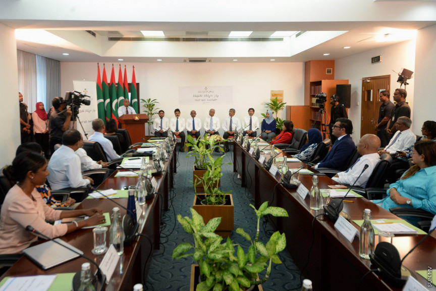 ދިވެހި ސަފީރުންގެ އަހަރީ ބައްދަލުވުން ފެށުމުގެ ރަސްމިއްޔާތުގެ ތެރެއިން -- ސަން ފޮޓޯ/ އަހުމަދު އަވްޝަން އިލްޔާސް