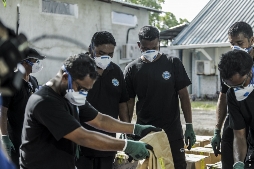 ޖޫން، 26، 2019: 414 މިލިއަން ރުފިޔާގެ މަސްތުވާތަކެތި ނައްތާލުން: 2014 ވަނަ އަހަރުން ފެށިގެން ފުލުހުންގެ 3،165 ތަފާތު އެކި މައްސަލަތަކުގައި އަތުލައިގަތް 420 ކިލޯގެ މަސްތުވާތަކެތި ވަނީ ނައްތާލާފައި --- ސަން ފޮޓޯ/ މުހައްމަދު މުޒައްޔިން ނާޒިމް