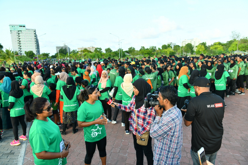 ޖުލައި 5، 2019: އަމީނިއްޔާ ސްކޫލުގެ 75ވަނަ އަހަރީ ދުވަހާގުޅުވައިގެން ކުރިއަށް ގެންދިޔަ &rdquo;އަމީނީ ޑައިމަންޑް ޖްބްލީ ރަން&ldquo; ގައި ރައީސުލްޖުމްހޫރިއްޔާގެ އަނބިކަނބަލުން، ފަޒްނާ އަޙްމަދު ބައިވެރިވެ ވަޑައިގަތުން -- ފޮޓޯ/ ރައީސް އޮފީސް