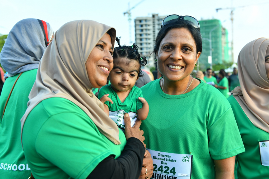 ޖުލައި 5، 2019: އަމީނިއްޔާ ސްކޫލުގެ 75ވަނަ އަހަރީ ދުވަހާގުޅުވައިގެން ކުރިއަށް ގެންދިޔަ &rdquo;އަމީނީ ޑައިމަންޑް ޖްބްލީ ރަން&ldquo; ގައި ރައީސުލްޖުމްހޫރިއްޔާގެ އަނބިކަނބަލުން، ފަޒްނާ އަޙްމަދު ބައިވެރިވެ ވަޑައިގަތުން -- ފޮޓޯ/ ރައީސް އޮފީސް