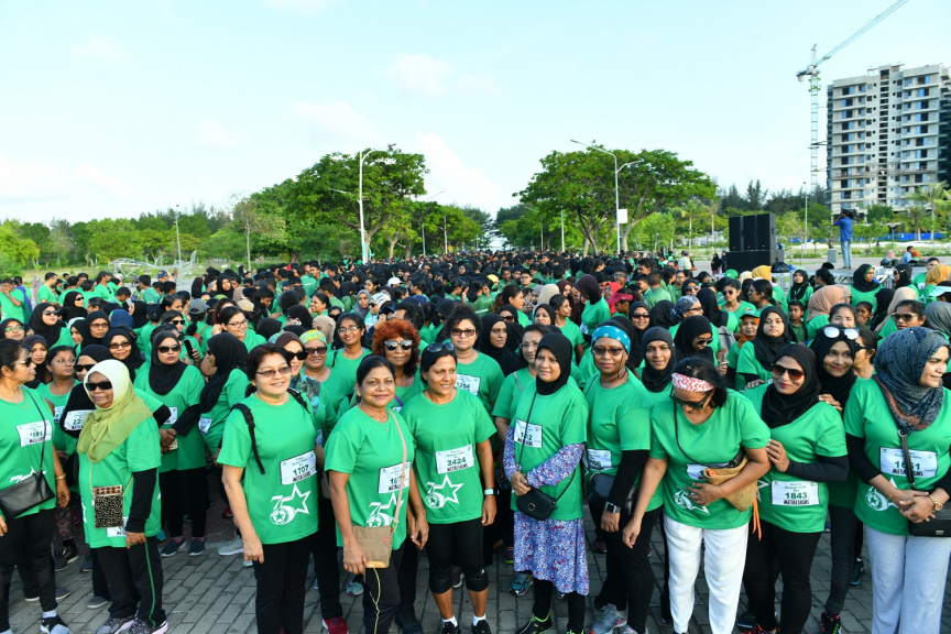 ޖުލައި 5، 2019: އަމީނިއްޔާ ސްކޫލުގެ 75ވަނަ އަހަރީ ދުވަހާގުޅުވައިގެން ކުރިއަށް ގެންދިޔަ &rdquo;އަމީނީ ޑައިމަންޑް ޖްބްލީ ރަން&ldquo; ގައި ރައީސުލްޖުމްހޫރިއްޔާގެ އަނބިކަނބަލުން، ފަޒްނާ އަޙްމަދު ބައިވެރިވެ ވަޑައިގަތުން -- ފޮޓޯ/ ރައީސް އޮފީސް