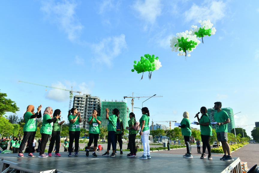 ޖުލައި 5، 2019: އަމީނިއްޔާ ސްކޫލުގެ 75ވަނަ އަހަރީ ދުވަހާގުޅުވައިގެން ކުރިއަށް ގެންދިޔަ &rdquo;އަމީނީ ޑައިމަންޑް ޖްބްލީ ރަން&ldquo; ގައި ރައީސުލްޖުމްހޫރިއްޔާގެ އަނބިކަނބަލުން، ފަޒްނާ އަޙްމަދު ބައިވެރިވެ ވަޑައިގަތުން -- ފޮޓޯ/ ރައީސް އޮފީސް