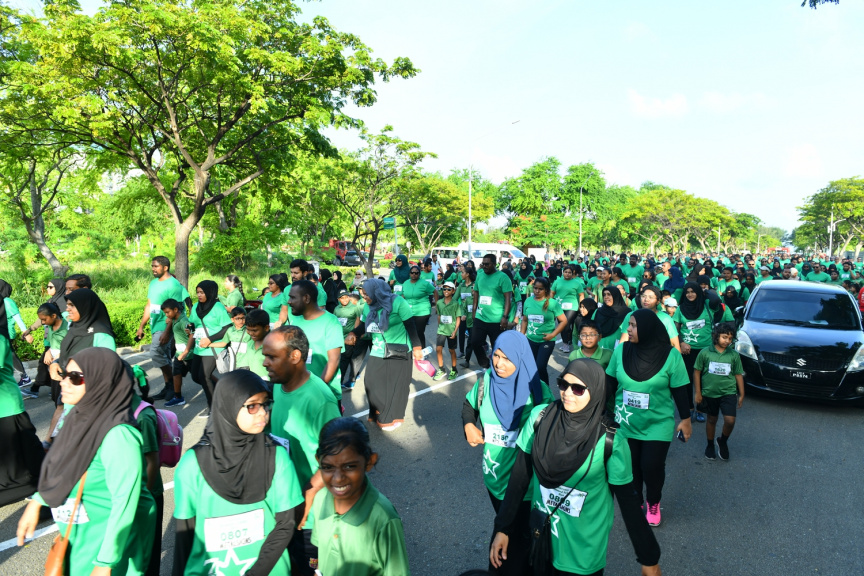 ޖުލައި 5، 2019: އަމީނިއްޔާ ސްކޫލުގެ 75ވަނަ އަހަރީ ދުވަހާގުޅުވައިގެން ކުރިއަށް ގެންދިޔަ &rdquo;އަމީނީ ޑައިމަންޑް ޖްބްލީ ރަން&ldquo; ގައި ރައީސުލްޖުމްހޫރިއްޔާގެ އަނބިކަނބަލުން، ފަޒްނާ އަޙްމަދު ބައިވެރިވެ ވަޑައިގަތުން -- ފޮޓޯ/ ރައީސް އޮފީސް
