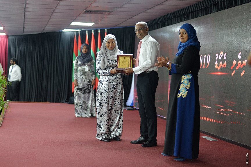 ޖުލައި 8، 2019: ނުކުޅެދުންތެރިކަން ހުންނަމީހުންގެ އަގުވަޒަންކޮށް ދޭ ރިވެލި އެވޯޑް ދިނުމަށް އިސްލާމީ މަރުކަޒު ހޯލްގައި ބޭއްވި ރަސްމިއްޔާތުގެ ތެރެއިން -- ސަން ފޮޓޯ/ ފަޔާޒު މޫސާ