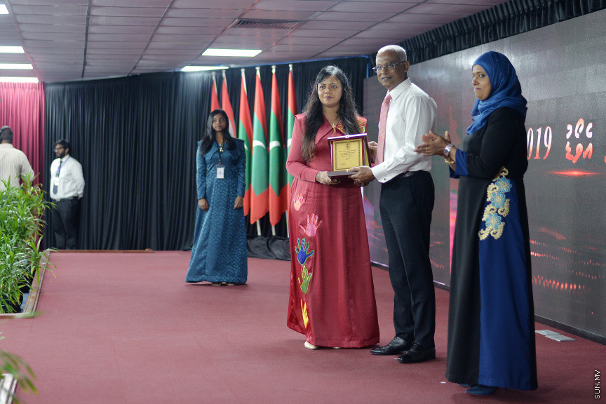 ޖުލައި 8، 2019: ނުކުޅެދުންތެރިކަން ހުންނަމީހުންގެ އަގުވަޒަންކޮށް ދޭ ރިވެލި އެވޯޑް ދިނުމަށް އިސްލާމީ މަރުކަޒު ހޯލްގައި ބޭއްވި ރަސްމިއްޔާތުގެ ތެރެއިން -- ސަން ފޮޓޯ/ ފަޔާޒު މޫސާ