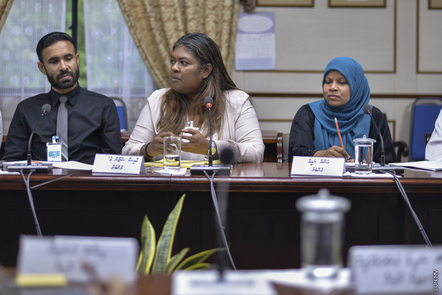 ޖުަލައި، 17، 2019: ރައްޔިތުންގެ މަޖިލީހުގެ ޖުޑީޝަރީ ކޮމިޓީއަށް ބާ ކައުންސިލް ހާޒިރު ކުރުން --- ސަން ފޮޓޯ/ މުހައްމަދު މުޒައްޔިން ނާޒިމް