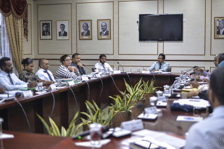ޖުަލައި، 17، 2019: ރައްޔިތުންގެ މަޖިލީހުގެ ޖުޑީޝަރީ ކޮމިޓީއަށް ބާ ކައުންސިލް ހާޒިރު ކުރުން --- ސަން ފޮޓޯ/ މުހައްމަދު މުޒައްޔިން ނާޒިމް