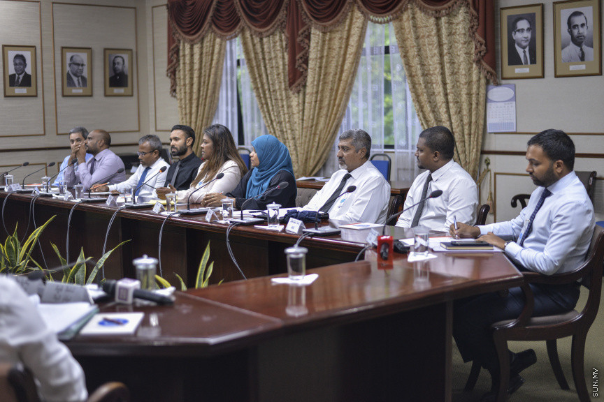 ޖުަލައި، 17، 2019: ރައްޔިތުންގެ މަޖިލީހުގެ ޖުޑީޝަރީ ކޮމިޓީއަށް ބާ ކައުންސިލް ހާޒިރު ކުރުން --- ސަން ފޮޓޯ/ މުހައްމަދު މުޒައްޔިން ނާޒިމް
