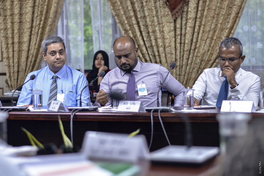 ޖުަލައި، 17، 2019: ރައްޔިތުންގެ މަޖިލީހުގެ ޖުޑީޝަރީ ކޮމިޓީއަށް ބާ ކައުންސިލް ހާޒިރު ކުރުން --- ސަން ފޮޓޯ/ މުހައްމަދު މުޒައްޔިން ނާޒިމް