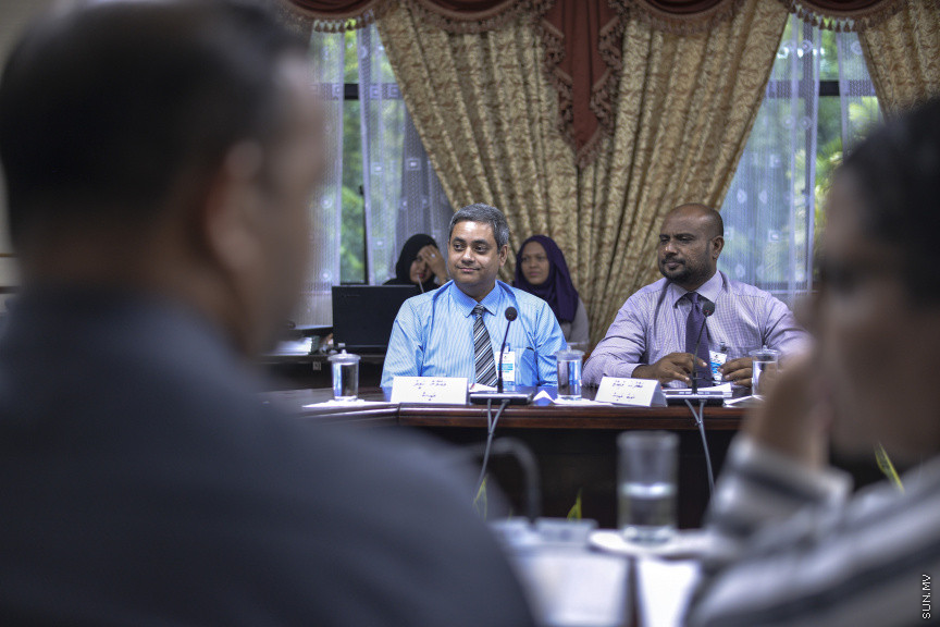 ޖުަލައި، 17، 2019: ރައްޔިތުންގެ މަޖިލީހުގެ ޖުޑީޝަރީ ކޮމިޓީއަށް ބާ ކައުންސިލް ހާޒިރު ކުރުން --- ސަން ފޮޓޯ/ މުހައްމަދު މުޒައްޔިން ނާޒިމް