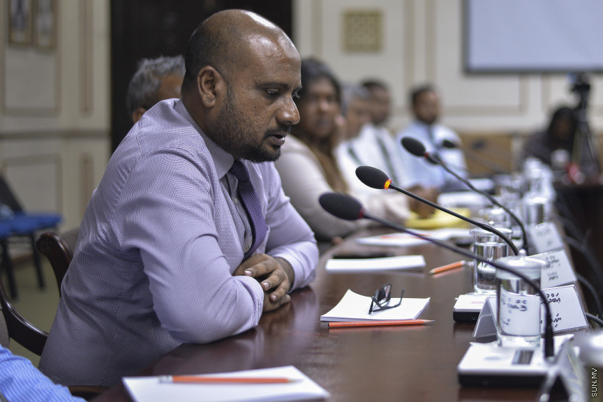 ޖުަލައި، 17، 2019: ރައްޔިތުންގެ މަޖިލީހުގެ ޖުޑީޝަރީ ކޮމިޓީއަށް ބާ ކައުންސިލް ހާޒިރު ކުރުން --- ސަން ފޮޓޯ/ މުހައްމަދު މުޒައްޔިން ނާޒިމް
