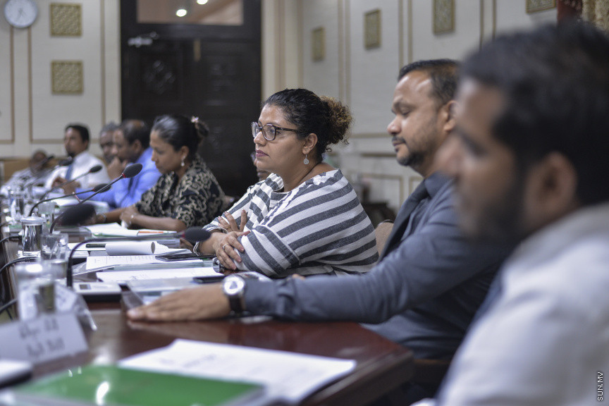 ޖުަލައި، 17، 2019: ރައްޔިތުންގެ މަޖިލީހުގެ ޖުޑީޝަރީ ކޮމިޓީއަށް ބާ ކައުންސިލް ހާޒިރު ކުރުން --- ސަން ފޮޓޯ/ މުހައްމަދު މުޒައްޔިން ނާޒިމް