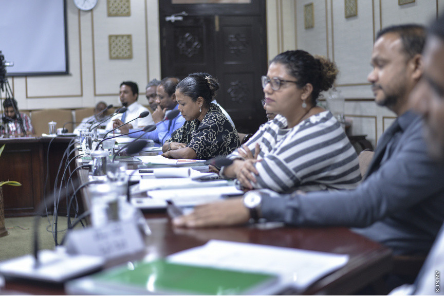 ޖުަލައި، 17، 2019: ރައްޔިތުންގެ މަޖިލީހުގެ ޖުޑީޝަރީ ކޮމިޓީއަށް ބާ ކައުންސިލް ހާޒިރު ކުރުން --- ސަން ފޮޓޯ/ މުހައްމަދު މުޒައްޔިން ނާޒިމް