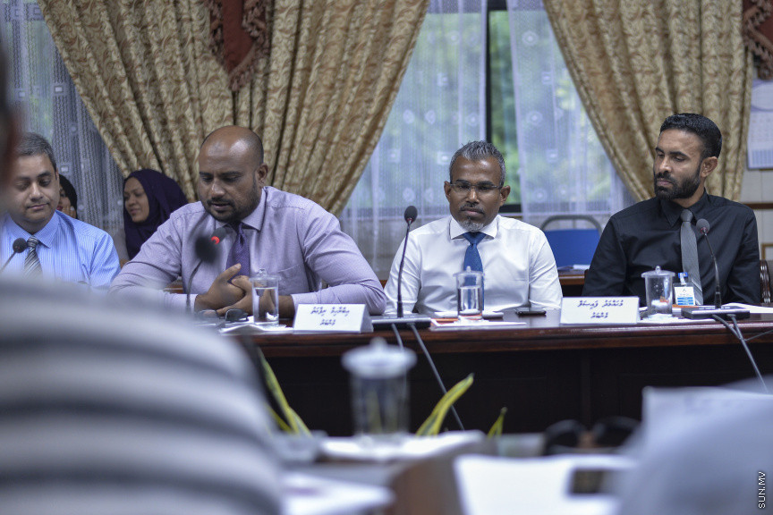 ޖުަލައި، 17، 2019: ރައްޔިތުންގެ މަޖިލީހުގެ ޖުޑީޝަރީ ކޮމިޓީއަށް ބާ ކައުންސިލް ހާޒިރު ކުރުން --- ސަން ފޮޓޯ/ މުހައްމަދު މުޒައްޔިން ނާޒިމް