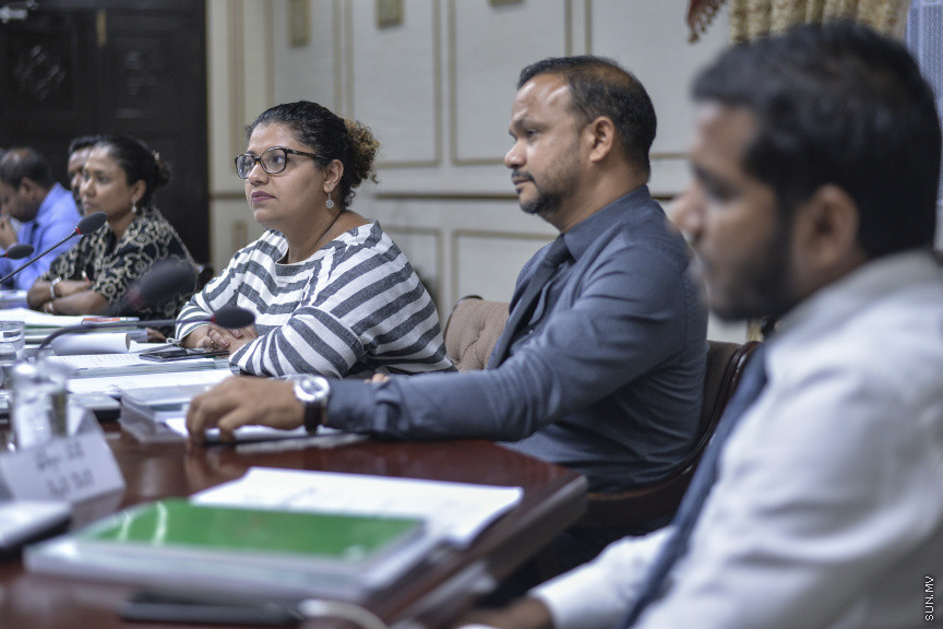 ޖުަލައި، 17، 2019: ރައްޔިތުންގެ މަޖިލީހުގެ ޖުޑީޝަރީ ކޮމިޓީއަށް ބާ ކައުންސިލް ހާޒިރު ކުރުން --- ސަން ފޮޓޯ/ މުހައްމަދު މުޒައްޔިން ނާޒިމް