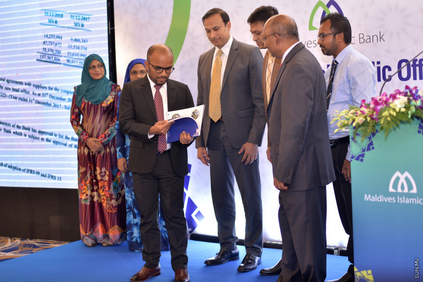 އިސްލާމިކް ބެންކުގެ އައިޕީއޯ ރަސްމީކޮށް ލޯންޗުކުރުމަށް މިރޭ ހޮޓަލް ޖެންގައި ބޭއްވި ރަސްމިއްޔާތުގެ ތެރެއިން -- ސަން ފޮޓޯ/ އަހުމަދު އަވްޝަން އިލްޔާސް