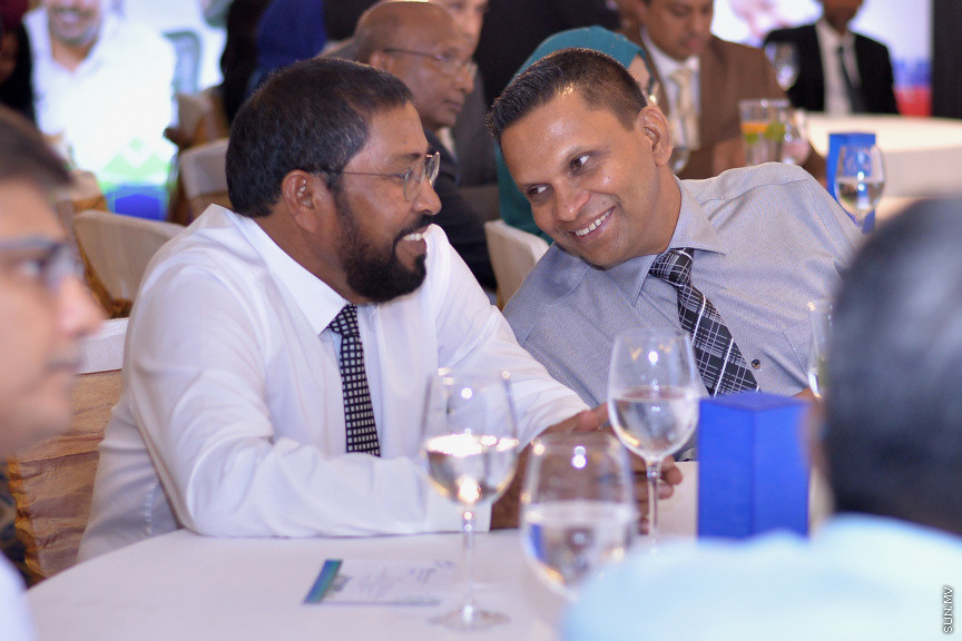 އިސްލާމިކް ބެންކުގެ އައިޕީއޯ ރަސްމީކޮށް ލޯންޗުކުރުމަށް މިރޭ ހޮޓަލް ޖެންގައި ބޭއްވި ރަސްމިއްޔާތުގެ ތެރެއިން -- ސަން ފޮޓޯ/ އަހުމަދު އަވްޝަން އިލްޔާސް
