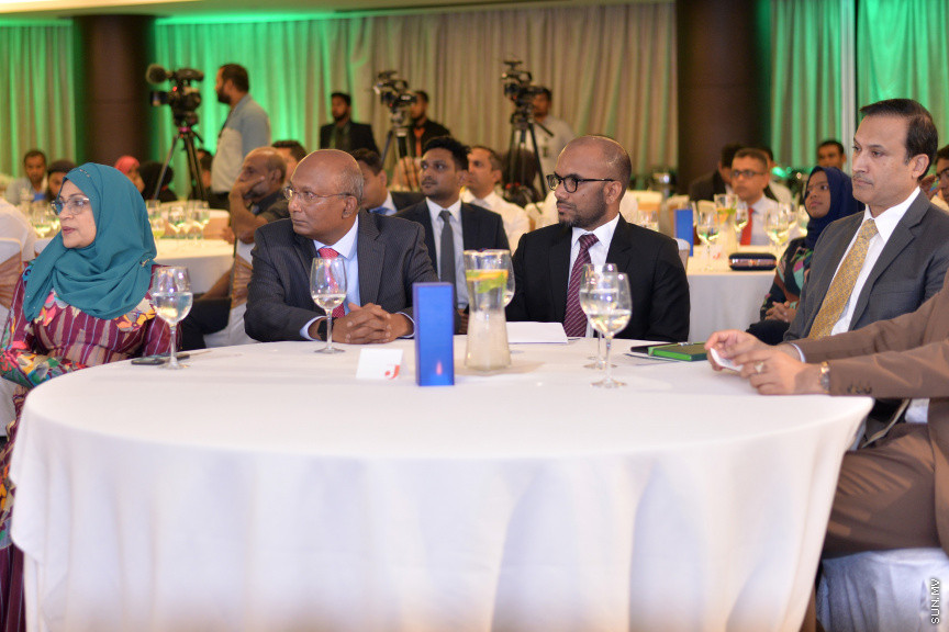 އިސްލާމިކް ބެންކުގެ އައިޕީއޯ ރަސްމީކޮށް ލޯންޗުކުރުމަށް މިރޭ ހޮޓަލް ޖެންގައި ބޭއްވި ރަސްމިއްޔާތުގެ ތެރެއިން -- ސަން ފޮޓޯ/ އަހުމަދު އަވްޝަން އިލްޔާސް