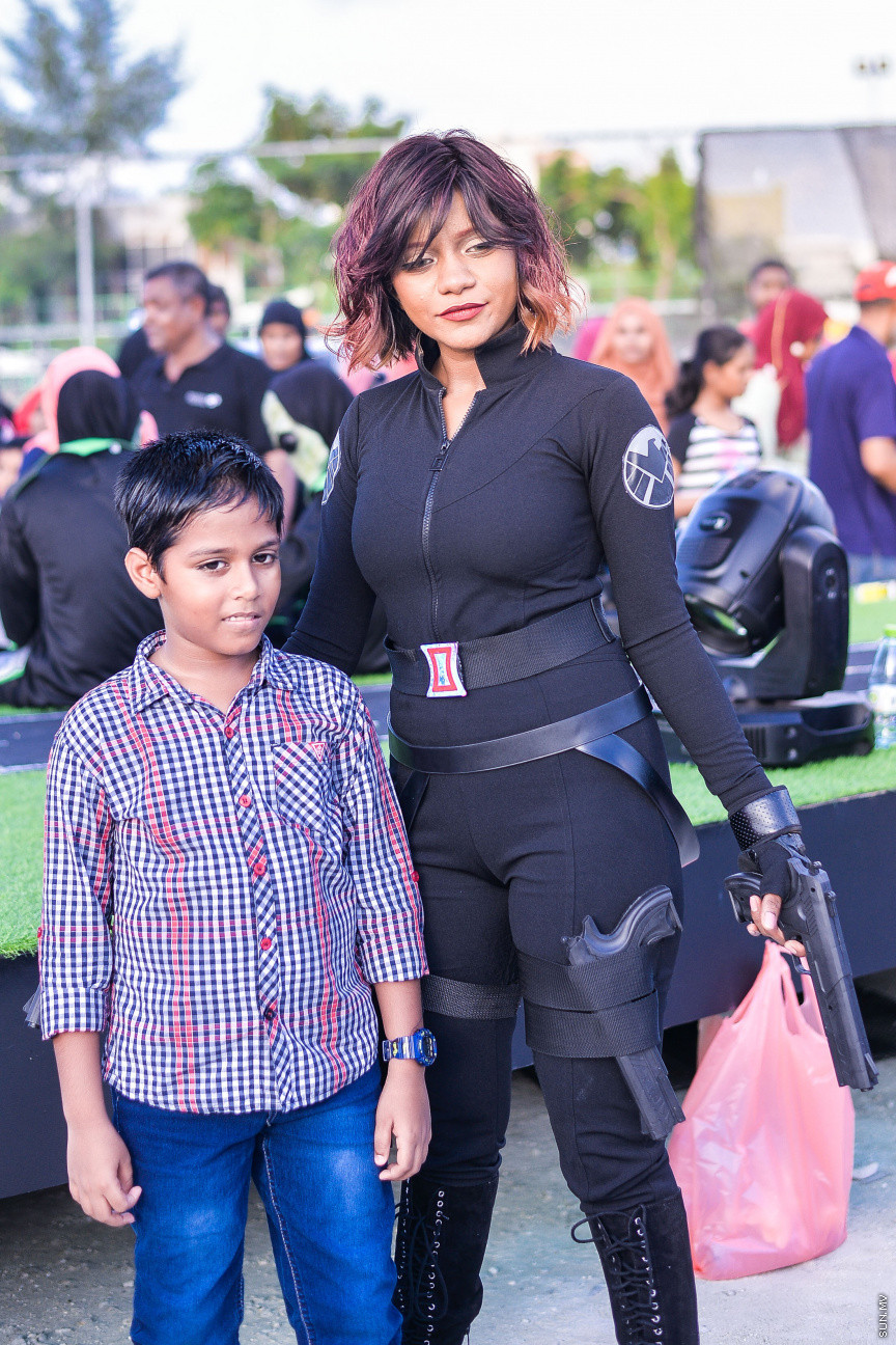 ޖުލައި 28، 2019: މިނިވަންދުވަހުގެ މުނާސަބަތުގައި ބާއްވާ ފުޅަނދުބުރު އަހަރުތަކެއްގެ މެދުކެނޑުމަކަށް ފަހު، ރޭ ބާއްވާފައިވާއިރު، އެ ފުޅަނދުތައް އާންމުކޮށް ދައްކާލުމަށް މާފަންނު ވެލިދަނޑުގައި ބޭއްވި ހަރަކާތްތަކުގެ ތެރެއިން -- ސަން ފޮޓޯ/ ފަޔާޒު މޫސާ