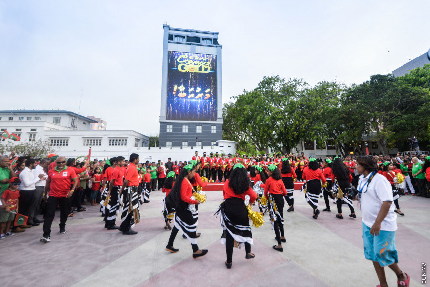 ޖުލައި 29، 2019: މޮރިޝަސްގައި ކުރިއަށް ދިޔަ އިންޑިއަން އޯޝަން އައިލެންޑް ގޭމްސް (އައިއޯއައިޖީ)ގައި ރާއްޖެއަށް ރަން ވަނަތަކެއް ހޯދައިދިން އެތްލީޓުން މާލެ އައުމުން ހޫނު މަރުހަބާއެއް ކިއުން -- ސަން ފޮޓޯ/ ފަޔާޒު މޫސާ