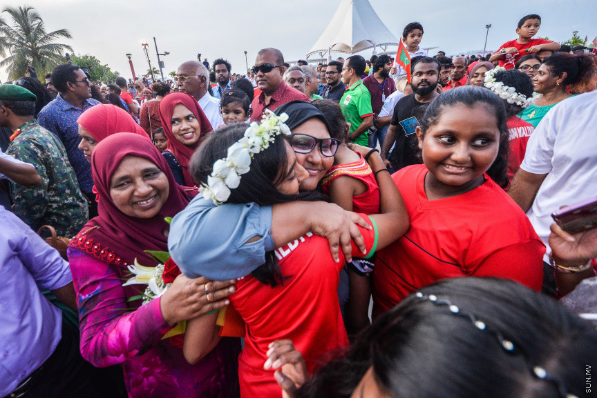 ޖުލައި 29، 2019: މޮރިޝަސްގައި ކުރިއަށް ދިޔަ އިންޑިއަން އޯޝަން އައިލެންޑް ގޭމްސް (އައިއޯއައިޖީ)ގައި ރާއްޖެއަށް ރަން ވަނަތަކެއް ހޯދައިދިން އެތްލީޓުން މާލެ އައުމުން ހޫނު މަރުހަބާއެއް ކިއުން -- ސަން ފޮޓޯ/ ފަޔާޒު މޫސާ