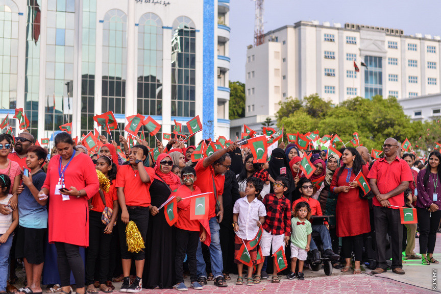 ޖުލައި 29، 2019: މޮރިޝަސްގައި ކުރިއަށް ދިޔަ އިންޑިއަން އޯޝަން އައިލެންޑް ގޭމްސް (އައިއޯއައިޖީ)ގައި ރާއްޖެއަށް ރަން ވަނަތަކެއް ހޯދައިދިން އެތްލީޓުން މާލެ އައުމުން ހޫނު މަރުހަބާއެއް ކިއުން -- ސަން ފޮޓޯ/ ފަޔާޒު މޫސާ