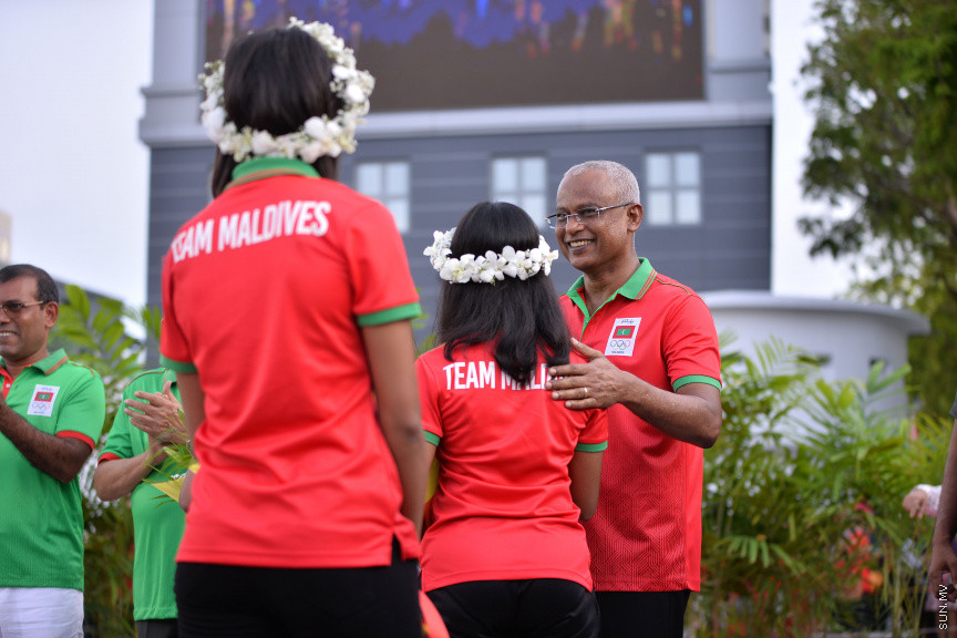 ޖުލައި 29، 2019: މޮރިޝަސްގައި ކުރިއަށް ދިޔަ އިންޑިއަން އޯޝަން އައިލެންޑް ގޭމްސް (އައިއޯއައިޖީ)ގައި ރާއްޖެއަށް ރަން ވަނަތަކެއް ހޯދައިދިން އެތްލީޓުން މާލެ އައުމުން ހޫނު މަރުހަބާއެއް ކިއުން -- ސަން ފޮޓޯ/ ފަޔާޒު މޫސާ