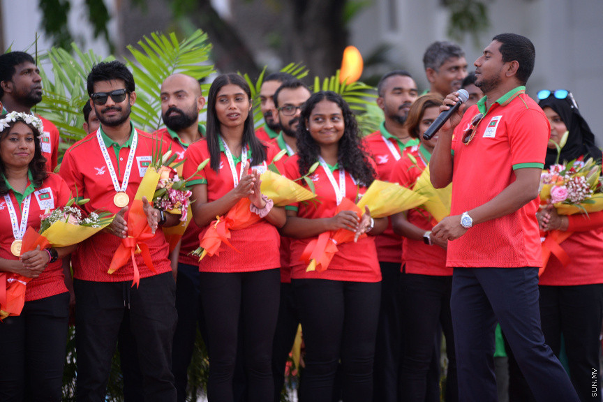 ޖުލައި 29، 2019: މޮރިޝަސްގައި ކުރިއަށް ދިޔަ އިންޑިއަން އޯޝަން އައިލެންޑް ގޭމްސް (އައިއޯއައިޖީ)ގައި ރާއްޖެއަށް ރަން ވަނަތަކެއް ހޯދައިދިން އެތްލީޓުން މާލެ އައުމުން ހޫނު މަރުހަބާއެއް ކިއުން -- ސަން ފޮޓޯ/ ފަޔާޒު މޫސާ