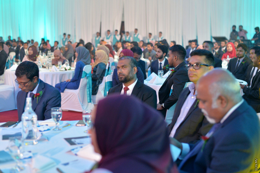 އޮގަސްޓް 2، 2019: މޯލްޑިވްސް އިންލެންޑް ރެވެނިއު އޮތޯރިޓީ (މީރާ)އަށް 9 އަހަރު ފުރުމުގެ މުނާސަބަތުގައި ދަރުބާރުގޭގައި ބޭއްވި ޖަލްސާގެ ތެރެއިން: މި ޖަލްސާގައި އެންމެ ގިނައިން ޓެކްސް ދެއްކި 17 ފަރާތަށް ވަނީ އެވޯޑު ދީފައި -- ސަން ފޮޓޯ/ ފަޔާޒު މޫސާ