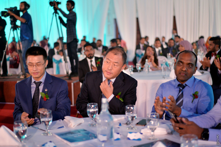 އޮގަސްޓް 2، 2019: މޯލްޑިވްސް އިންލެންޑް ރެވެނިއު އޮތޯރިޓީ (މީރާ)އަށް 9 އަހަރު ފުރުމުގެ މުނާސަބަތުގައި ދަރުބާރުގޭގައި ބޭއްވި ޖަލްސާގެ ތެރެއިން: މި ޖަލްސާގައި އެންމެ ގިނައިން ޓެކްސް ދެއްކި 17 ފަރާތަށް ވަނީ އެވޯޑު ދީފައި -- ސަން ފޮޓޯ/ ފަޔާޒު މޫސާ