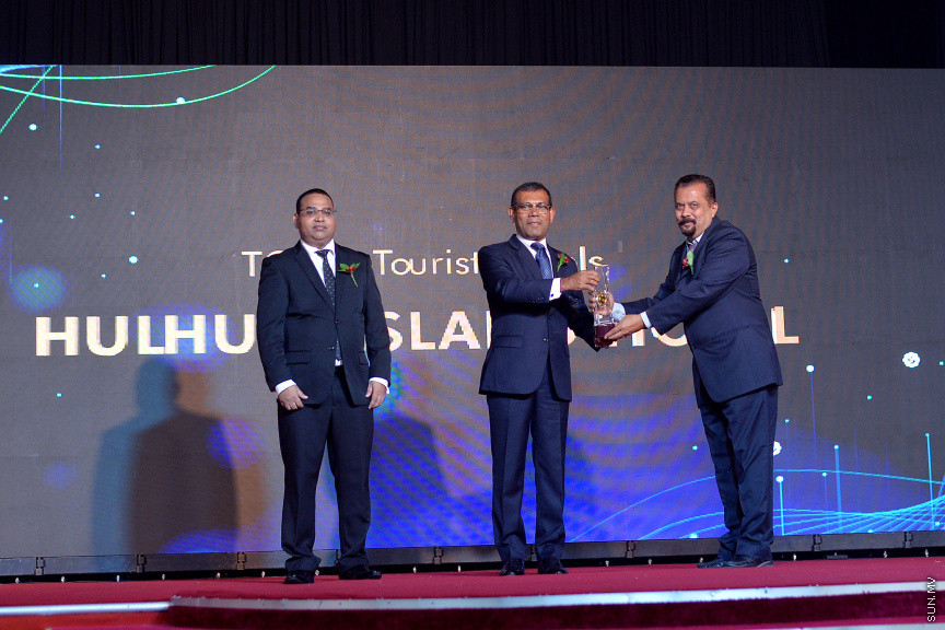 އޮގަސްޓް 2، 2019: މޯލްޑިވްސް އިންލެންޑް ރެވެނިއު އޮތޯރިޓީ (މީރާ)އަށް 9 އަހަރު ފުރުމުގެ މުނާސަބަތުގައި ދަރުބާރުގޭގައި ބޭއްވި ޖަލްސާގެ ތެރެއިން: މި ޖަލްސާގައި އެންމެ ގިނައިން ޓެކްސް ދެއްކި 17 ފަރާތަށް ވަނީ އެވޯޑު ދީފައި -- ސަން ފޮޓޯ/ ފަޔާޒު މޫސާ