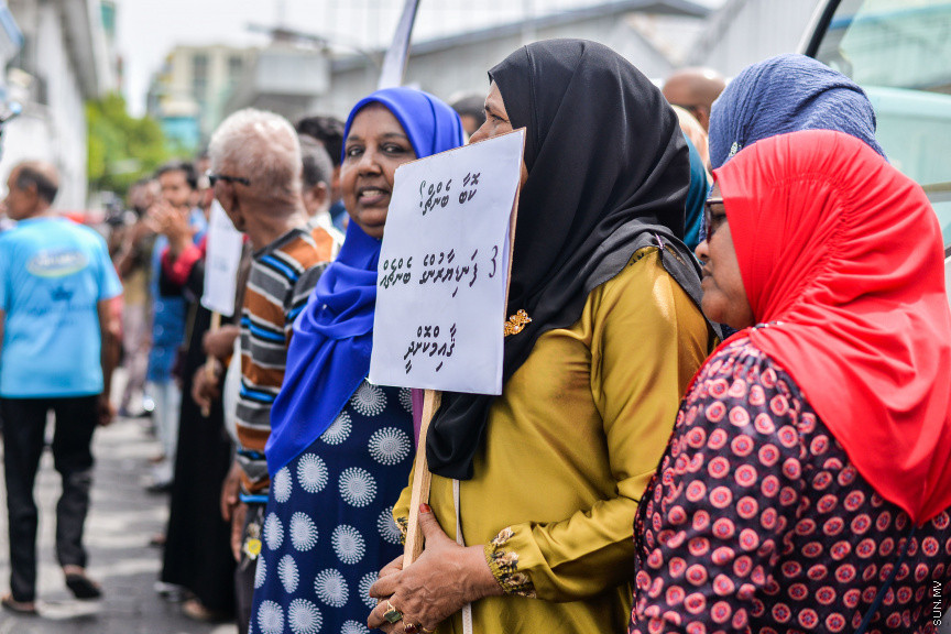 އޮގަސްޓް 4، 2019: ކުރީގެ ރަައީސް އަބްދުﷲ ޔާމީންގެ މައްޗަށް އުފުލާފައިވާ މަނީލޯންޑްރިންގެ ދައުވާގެ ޝަރީއަތުގެ ދެވަނަ އަޑުއެހުން ބޭއްވުން: ޝަރީއަތާ ދިމާކޮއް ކްރިމިނަލް ކޯޓް ސަރަހައްދަށް ޕީޕީއެމް/ޕީއެންސީ މެމްބަރުން ވަނީ އެއްވެފައި -- ސަން ފޮޓޯ/ ފަޔާޒު މޫސާ