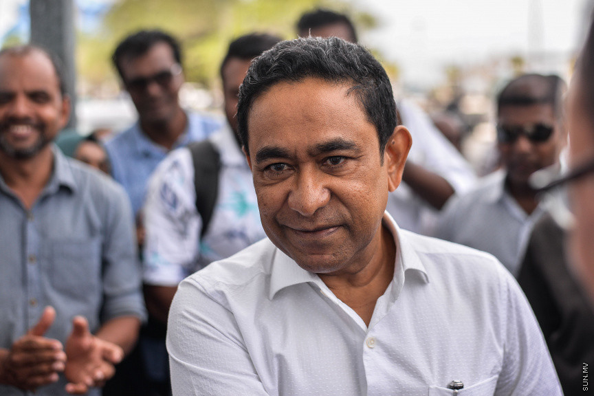 އޮގަސްޓް 4، 2019: ކުރީގެ ރަައީސް އަބްދުﷲ ޔާމީންގެ މައްޗަށް އުފުލާފައިވާ މަނީލޯންޑްރިންގެ ދައުވާގެ ޝަރީއަތުގެ ދެވަނަ އަޑުއެހުން ބޭއްވުން: ޝަރީއަތާ ދިމާކޮއް ކްރިމިނަލް ކޯޓް ސަރަހައްދަށް ޕީޕީއެމް/ޕީއެންސީ މެމްބަރުން ވަނީ އެއްވެފައި -- ސަން ފޮޓޯ/ ފަޔާޒު މޫސާ