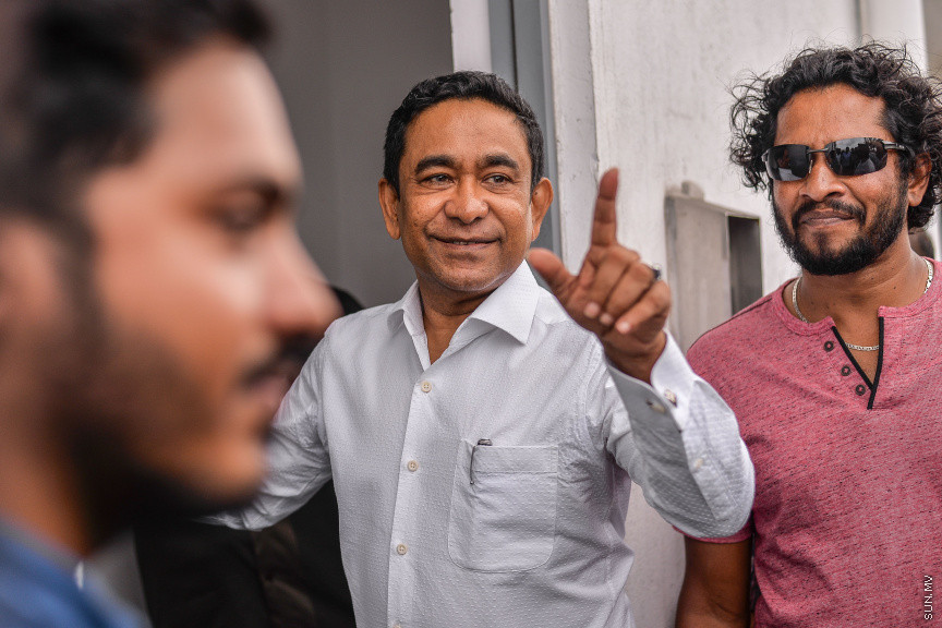 އޮގަސްޓް 4، 2019: ކުރީގެ ރަައީސް އަބްދުﷲ ޔާމީންގެ މައްޗަށް އުފުލާފައިވާ މަނީލޯންޑްރިންގެ ދައުވާގެ ޝަރީއަތުގެ ދެވަނަ އަޑުއެހުން ބޭއްވުން: ޝަރީއަތާ ދިމާކޮއް ކްރިމިނަލް ކޯޓް ސަރަހައްދަށް ޕީޕީއެމް/ޕީއެންސީ މެމްބަރުން ވަނީ އެއްވެފައި -- ސަން ފޮޓޯ/ ފަޔާޒު މޫސާ