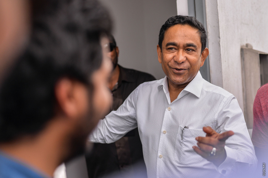 އޮގަސްޓް 4، 2019: ކުރީގެ ރަައީސް އަބްދުﷲ ޔާމީންގެ މައްޗަށް އުފުލާފައިވާ މަނީލޯންޑްރިންގެ ދައުވާގެ ޝަރީއަތުގެ ދެވަނަ އަޑުއެހުން ބޭއްވުން: ޝަރީއަތާ ދިމާކޮއް ކްރިމިނަލް ކޯޓް ސަރަހައްދަށް ޕީޕީއެމް/ޕީއެންސީ މެމްބަރުން ވަނީ އެއްވެފައި -- ސަން ފޮޓޯ/ ފަޔާޒު މޫސާ